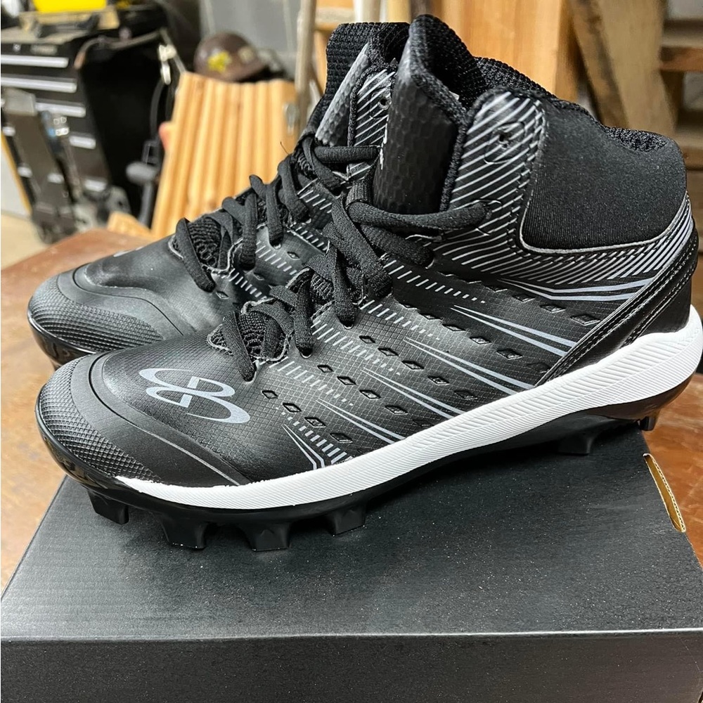 Women’ Boombah molded cleats